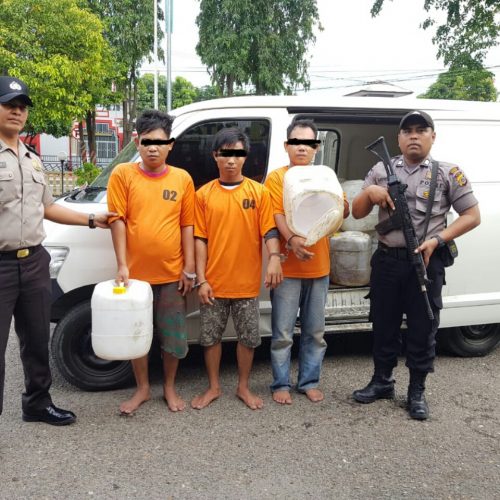 Curangi Takaran Minyak Goreng, Tiga Pelaku Penipu Asal Lampung Ditangkap