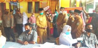 Bupati Bireuen Pantau Vaksinasi Covid-19 Massal Perdana di Matangglumpangdua Meunasah Dayah