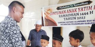Jelang Idul Fitri, Pemuda Gampong Matang Glumpang Dua Meunasah Dayah Santuni Anak Yatim Piatu