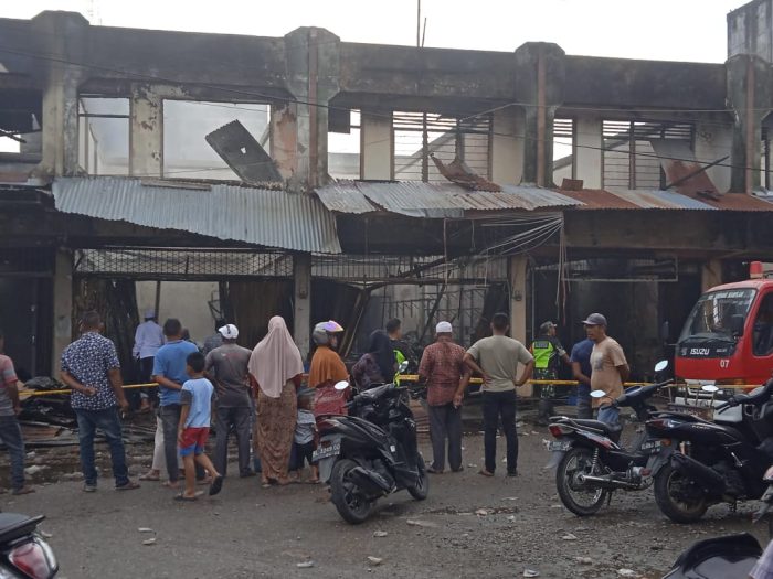 Lokasi kebakaran ruko di Keude Samalanga Bireuen, Sabtu pagi (17/2/2024). (Foto for Kabar Bireuen)