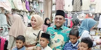 Edi Obama Beli Pakaian Lebaran untuk Puluhan Anak Yatim