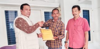 Penuhi Janjinya, HRD Serahkan Hadiah Uang Tunai Rp50 Juta Kepada Warga Penangkap Pelaku Money Politics