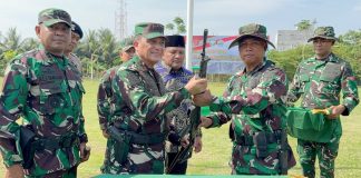 Hasil Pendekatan Persuasif, Dansatgas TMMD ke-123 Serahkan Senjata Api Ilegal kepada Pangdam IM