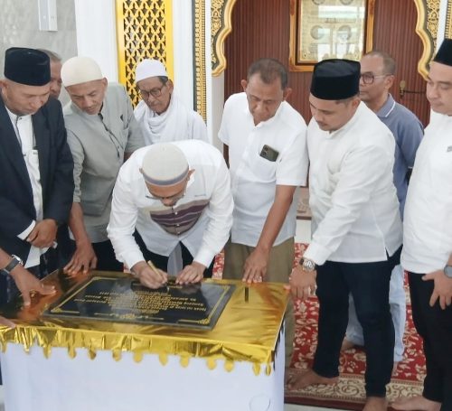 Di Momen Peringatan Maulid, Ahli Waris Tandatangani Prasasti Tanah Wakaf Meunasah Al-Ikhlas Kommes