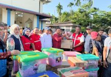 Didampingi Edi Obama, Murdani Yusuf Salurkan Bantuan PMI Pusat untuk Korban Banjir di Bireuen