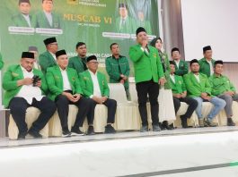 Ditetapkan Dalam Muscab VI, Edi Obama Ketuai PPP Bireuen Edi Saputra memberikan sambutan usai ditetapkan sebagai Ketua PPP Bireuen dalam Muscab VI Tahun 2026, Selasa (28/4/2026) malam di Aula Wisma Bireuen Jaya (Foto: Suryadi/Kabar Bireuen)