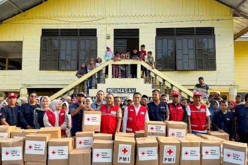 Edi Obama Antar Bantuan dari Jusuf Kalla untuk Warga Krueng Beukah Peusangan Selatan