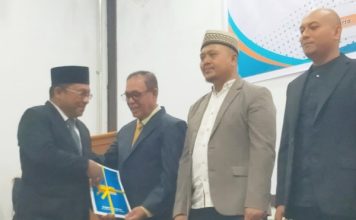 Edi Obama dan Pj Sekda Hanafiah Ikuti Yudisium S2 di UNIKI, Tegaskan Komitmen Bangun Bireuen