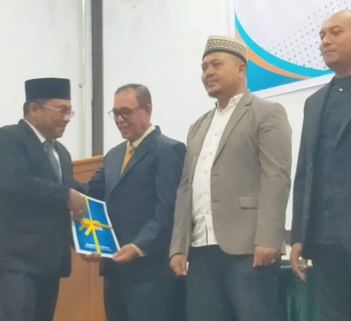 Edi Obama dan Pj Sekda Hanafiah Ikuti Yudisium S2 di UNIKI, Tegaskan Komitmen Bangun Bireuen