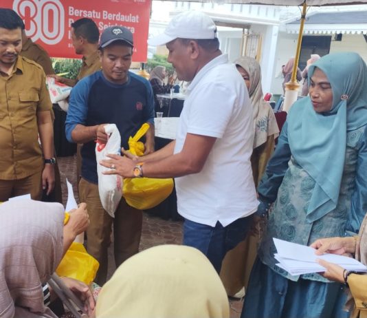 Bupati Bireuen Serahkan Santunan dan Sembako untuk Difabel Jelang Idul Adha