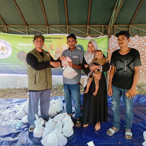 Taman Iskandar Muda Jakarta Bagikan Daging Kurban kepada Korban Banjir di Beberapa Wilayah di Aceh