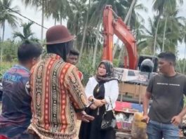 Kerahkan Alat Berat, Adnen Nurdin Bantu Perbaiki Jalan Longsor Paya Cut–Simpang Mulia