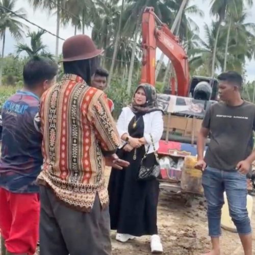 Kerahkan Alat Berat, Adnen Nurdin Bantu Perbaiki Jalan Longsor Paya Cut–Simpang Mulia