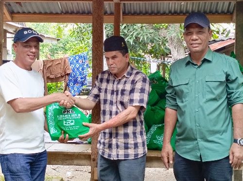Sambut Hari Raya Idul Adha, HRD dan PKB Bireuen Bantu Sembako untuk Disabilitas