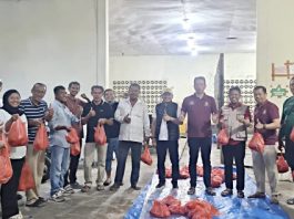 Perkuat Solidaritas Profesi, PPNI Bireuen Bagikan Daging Qurban untuk Pengurus