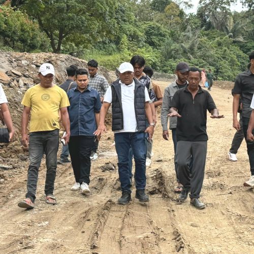 Ketua PII Bireuen Dampingi Bupati Mukhlis Tinjau Jembatan Enang-Enang, Dorong Percepatan Penanganan Akses Vital Aceh Tengah–Timur