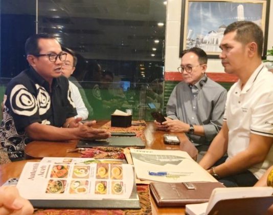 Sekda Aceh dan PLN Pusat Bahas Prospek Pengembangan Pembangkit Listrik Tenaga Surya di Aceh