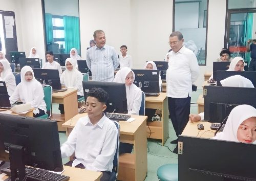 Transformasi Digital, 1.457 Calon Mahasiswa UNIKI Ikuti Ujian CAT Perdana