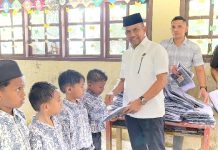 NasDem Peduli Pendidikan, Yah Fud Salurkan Bantuan ke MIN 23 Bireuen