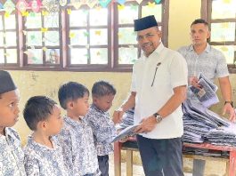 NasDem Peduli Pendidikan, Yah Fud Salurkan Bantuan ke MIN 23 Bireuen