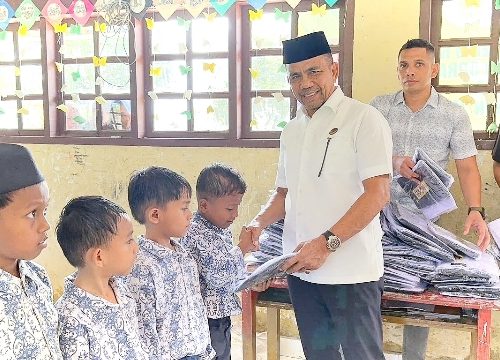 NasDem Peduli Pendidikan, Yah Fud Salurkan Bantuan ke MIN 23 Bireuen