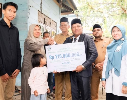 Bupati Bireuen Serahkan Santunan JKM BPJS Ketenagakerjaan Rp267 Juta, Anak Pekerja Meninggal Dapat Beasiswa hingga Perguruan Tinggi