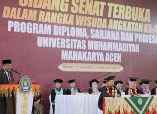Wisuda Angkatan IV UMMAH, Bupati Mukhlis Tekankan Pentingnya Integritas dan Kreativitas di Era Digital