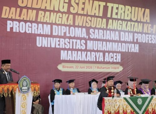 Wisuda Angkatan IV UMMAH, Bupati Mukhlis Tekankan Pentingnya Integritas dan Kreativitas di Era Digital