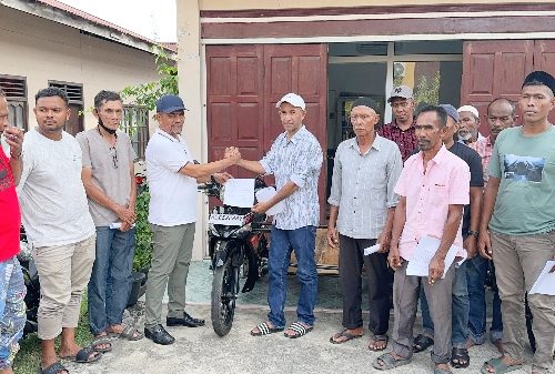 Respons Aspirasi Masyarakat Saat Reses, Yah Fud Salurkan 13 Becak Barang Bermotor untuk Warga Kurang Mampu di Bireuen