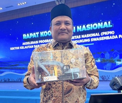 Bupati Bireuen Terima Bantuan Excavator dari Kementerian Kelautan dan Perikanan, Siap Percepat Pemulihan Tambak Pascabanjir