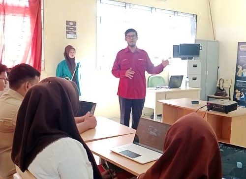 Dosen Fikom Umuslim Latih Siswa SMKN 2 Peusangan Kuasai Teknik UV Mapping dan Texturing 3D dengan Blender