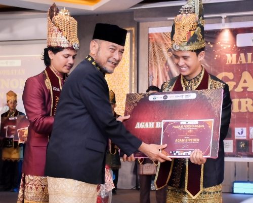 Muhammad Afgan dan Nazla Asyifa Dinobatkan sebagai Agam Inong Bireuen 2026, Wabup Razuardi Minta Kenalkan Potensi Daerah ke Dunia