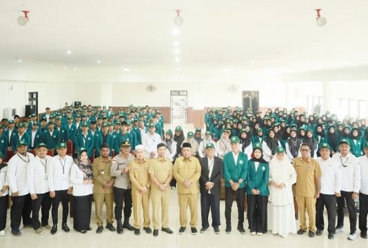 Sekda Pidie Jaya Sambut Ratusan Mahasiswa KKM UNIKI, Siap Wujudkan Gampong Tangguh dan Mandiri