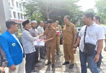 Sambut HUT ke- 81 RI, Pemkab Bireuen Bagikan 800 Bendera Merah Putih