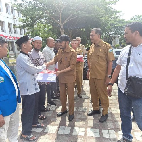 Sambut HUT ke- 81 RI, Pemkab Bireuen Bagikan 800 Bendera Merah Putih