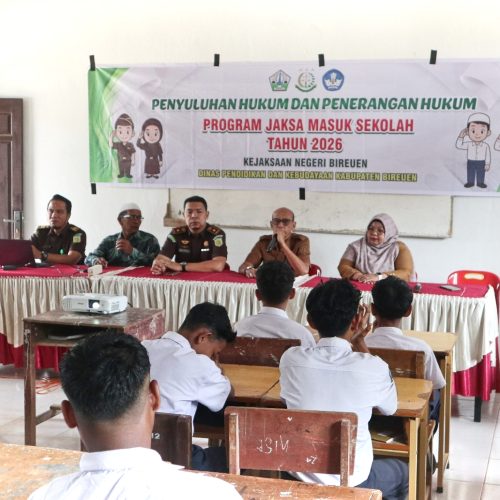 Puluhan Siswa SMP di Bireuen Ikuti Sosialisasi dan Advokasi Penyuluhan serta Penerangan Hukum