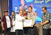 Pertemuan Penyair Nusantara XIV, Kapolres Bireuen Terima Penghargaan Inisiator Penggerak Literasi Digital Kamtibmas Tahun 2026