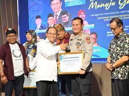 Pertemuan Penyair Nusantara XIV, Kapolres Bireuen Terima Penghargaan Inisiator Penggerak Literasi Digital Kamtibmas Tahun 2026