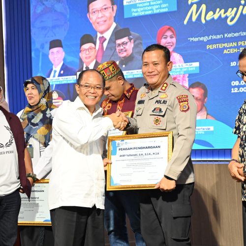 Pertemuan Penyair Nusantara XIV, Kapolres Bireuen Terima Penghargaan Inisiator Penggerak Literasi Digital Kamtibmas Tahun 2026