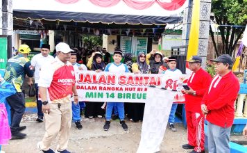 Sediakan Doorprize Menarik, Ratusan Siswa MIN 14 Bireuen Antusias Ikuti Jalan Santai Meriahkan HUT ke-81 RI