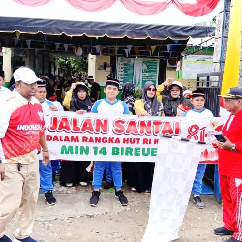 Sediakan Doorprize Menarik, Ratusan Siswa MIN 14 Bireuen Antusias Ikuti Jalan Santai Meriahkan HUT ke-81 RI