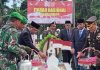 Ziarah Nasional, Bupati Bireuen Serahkan Bantuan Sosial kepada Ahli Waris Kolonel Husein Jusuf
