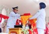 Wabup Bireuen Irup Upacara Penurunan Bendera Merah Putih, Paskibraka Sujud Syukur Sukses Bertugas