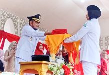 Wabup Bireuen Irup Upacara Penurunan Bendera Merah Putih, Paskibraka Sujud Syukur Sukses Bertugas