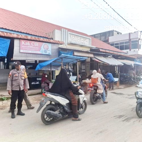 Jaga Keamanan dan Ketertiban, Personel Polsek Samalanga Patroli di Kawasan Pasar serta Pusat Keramaian