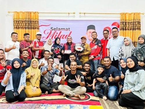 Dapat Kejutan Perayaan Ulang Tahun di Markas PMI Bireuen, Edi Obama Terharu hingga Menitikkan Air Mata
