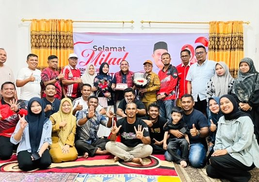 Dapat Kejutan Perayaan Ulang Tahun di Markas PMI Bireuen, Edi Obama Terharu hingga Menitikkan Air Mata