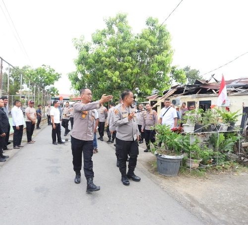 Rumah Dinas Aspol Lamteumen I Rusak Akibat Angin Kencang Disertai Hujan, Kapolda Aceh Langsung Tinjau ke Lokasi
