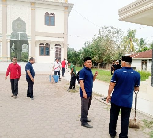 KUA dan Enam Madrasah di Gandapura Gelar Gerakan Bersih Masjid
