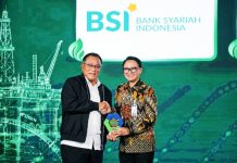 Perkuat Pemberdayaan Masyarakat Melalui Green Zakat, BSI Raih Anugerah Utama ESG